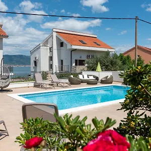 Apartament Brico - Heated Pool, Trogir